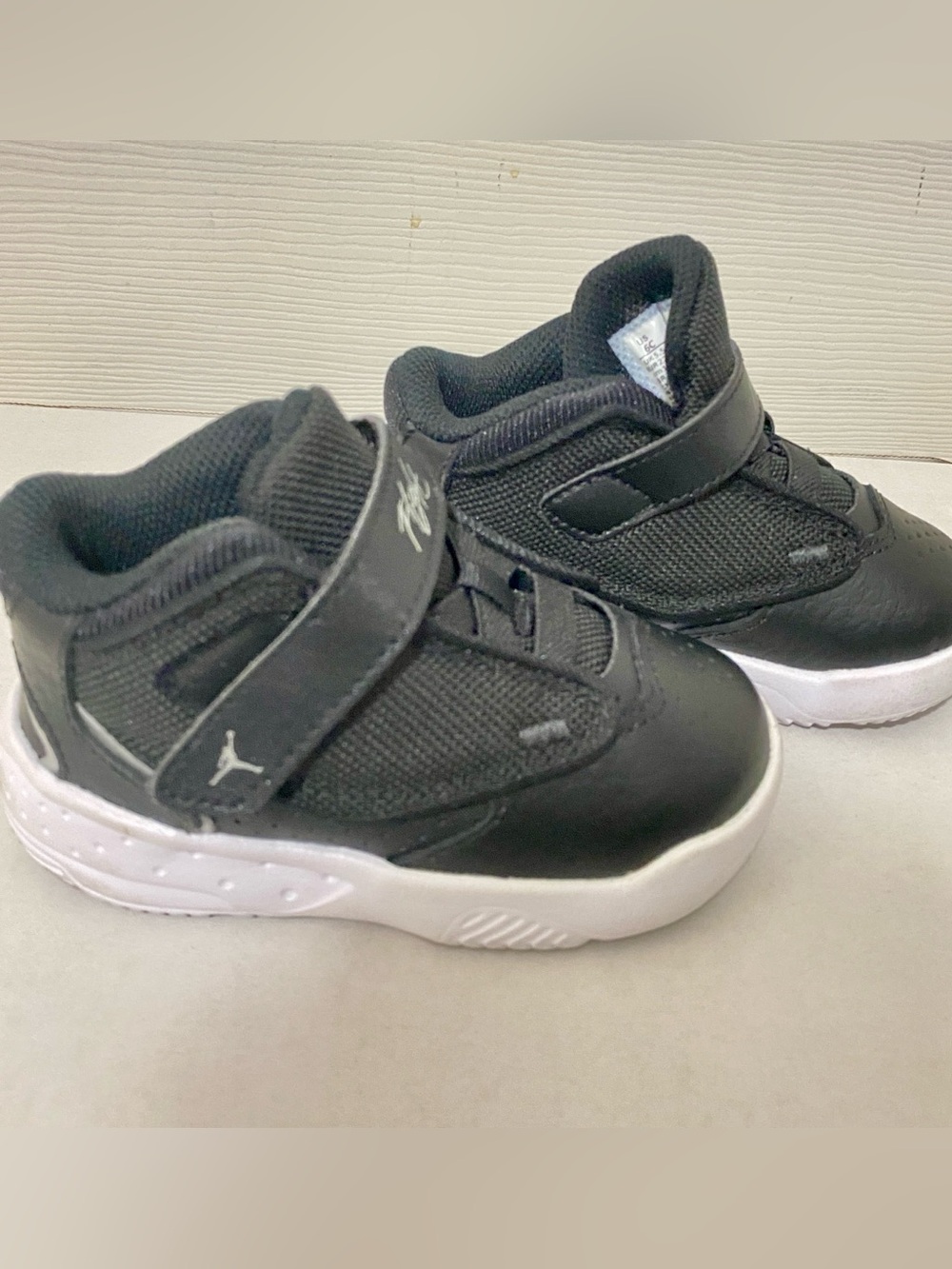 Nike Kids Black and White Low-Top Sneakers Size 6C